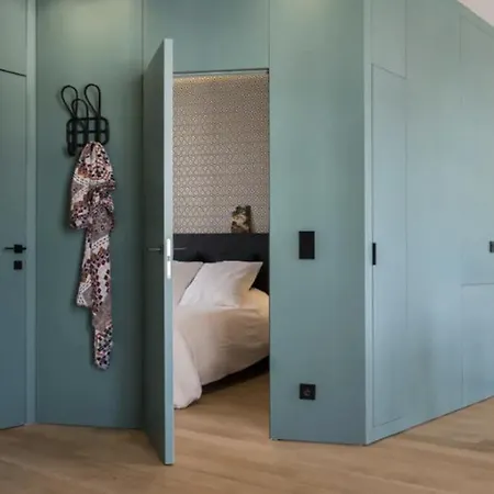 New Modern 1-bedroom *